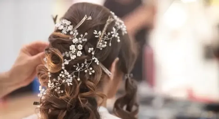 Wedding Hair Tips and Tricks Every Bride Must Know  •  <a href='https://youbeautylounge.com/articles/wedding-hair-tips-and-tricks-every-bride-must-know'>Click Here →</a>